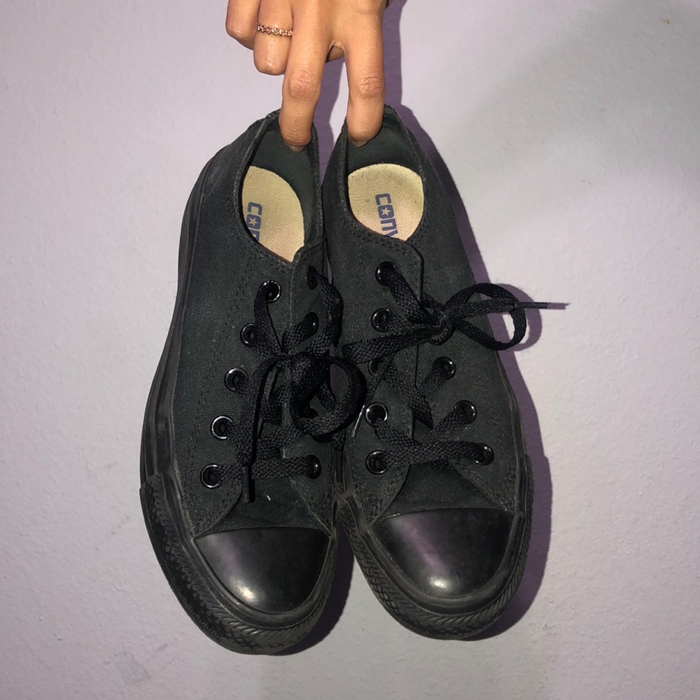 Black converse low tops